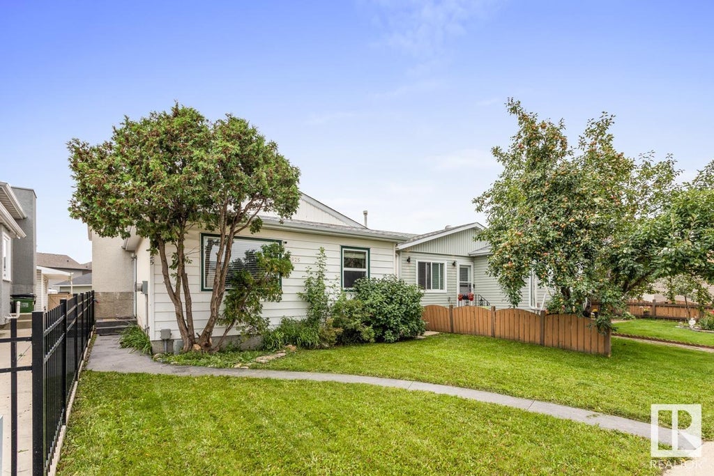 MLS® E4353164 17925 91a Street, Edmonton Single Family Home For Sale 274,900