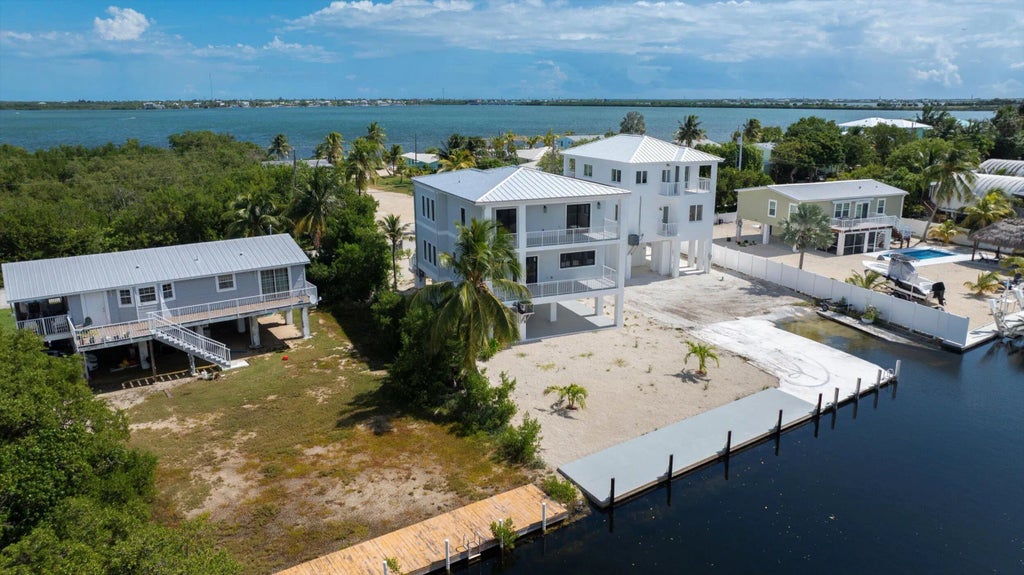 620 Barry Avenue, Little Torch