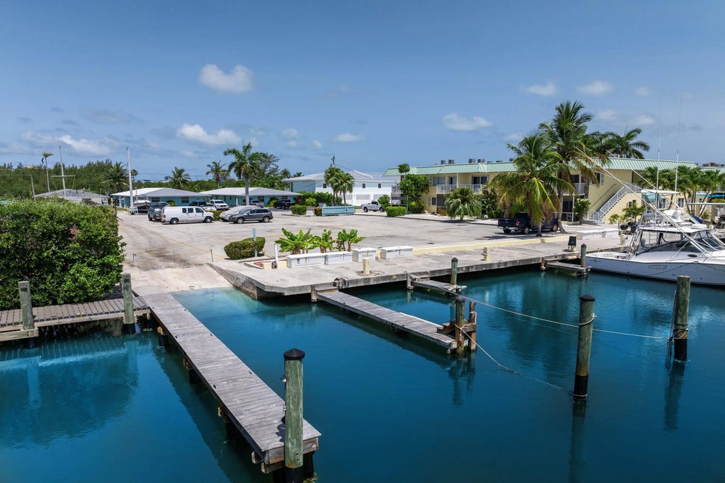 105 Avenue D 101, MARATHON