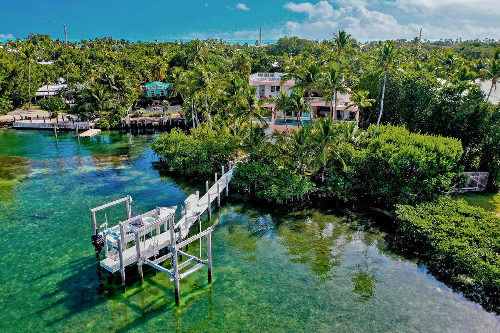 100 List Street, ISLAMORADA