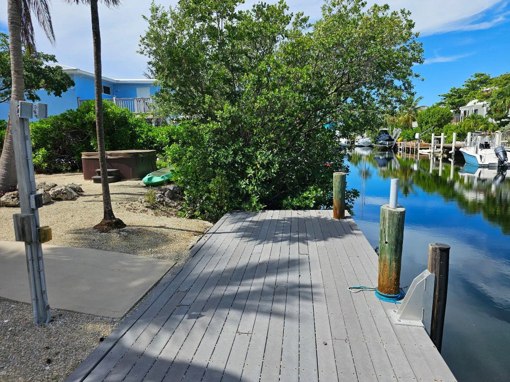 208 E Bruce Court, MARATHON