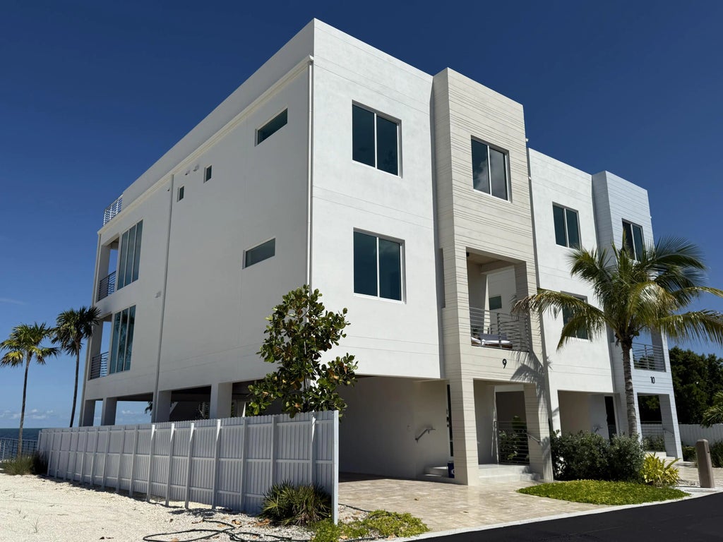 990 41st Street Gulf 9, MARATHON