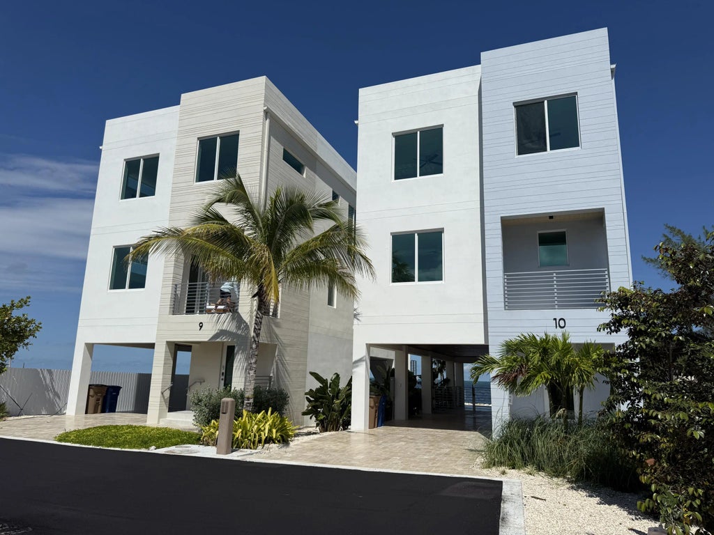 990 41st Street Gulf 10, MARATHON