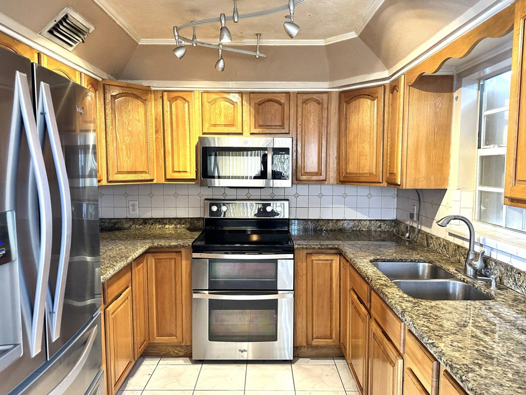 E14 11th Avenue, Stock Island