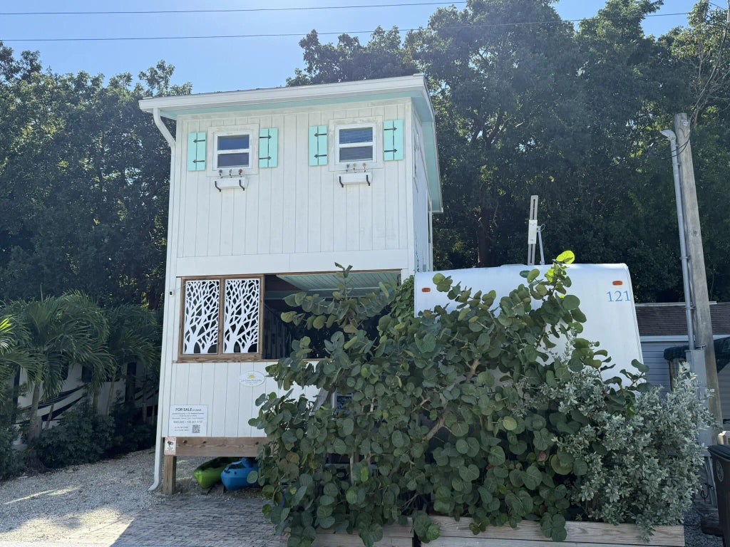 325 Calusa Street 121, KEY LARGO