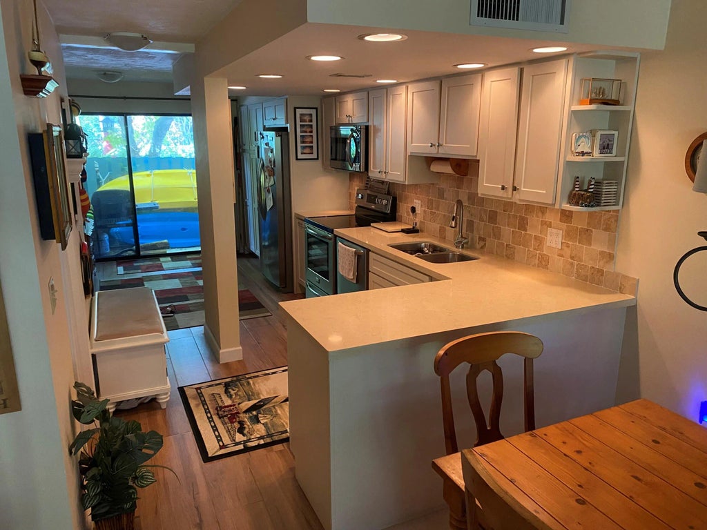 87200 N Overseas Highway N2, ISLAMORADA