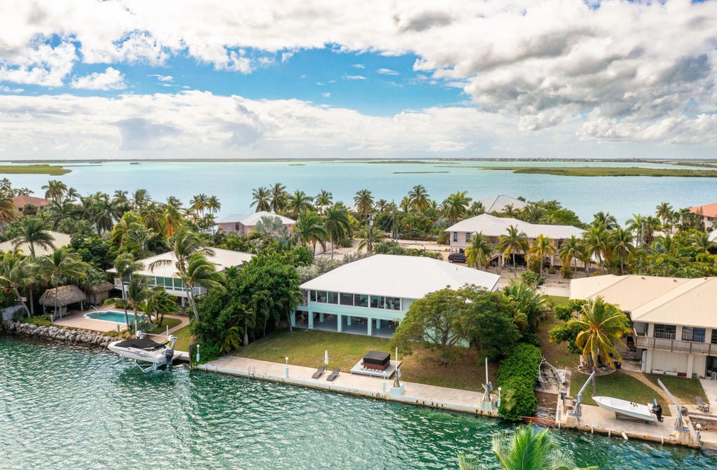 205 S Point Drive, Sugarloaf