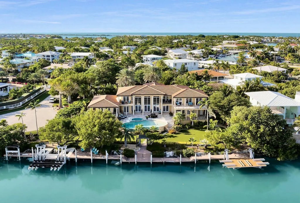 301 Ixora Drive, Duck