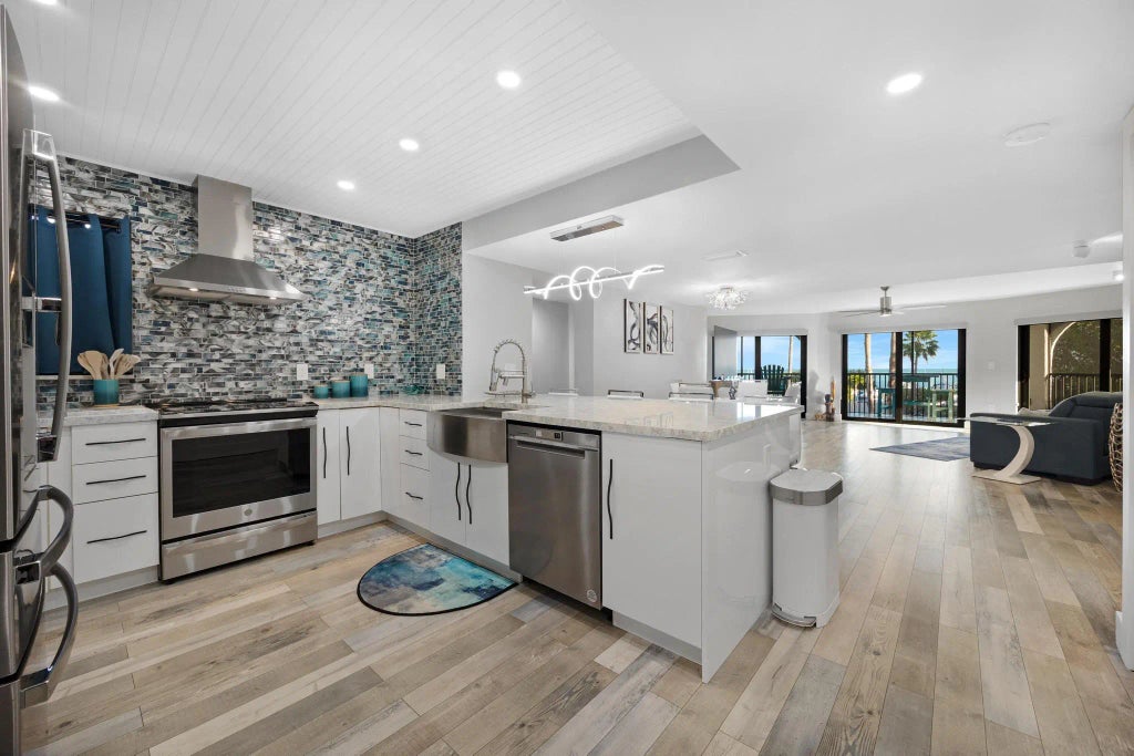 1998 Overseas Highway A22, MARATHON