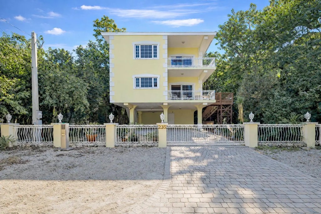 235 Buttonwood Shores Drive, KEY LARGO