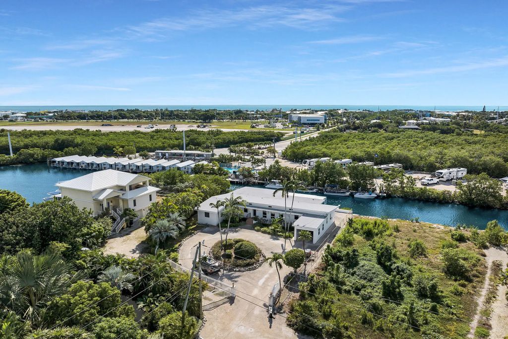 7501 Gulfstream Boulevard, Marathon