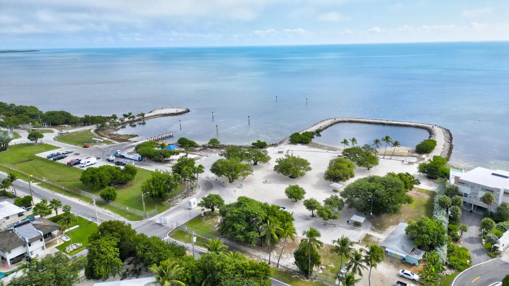 137 Pacific Avenue, Key Largo