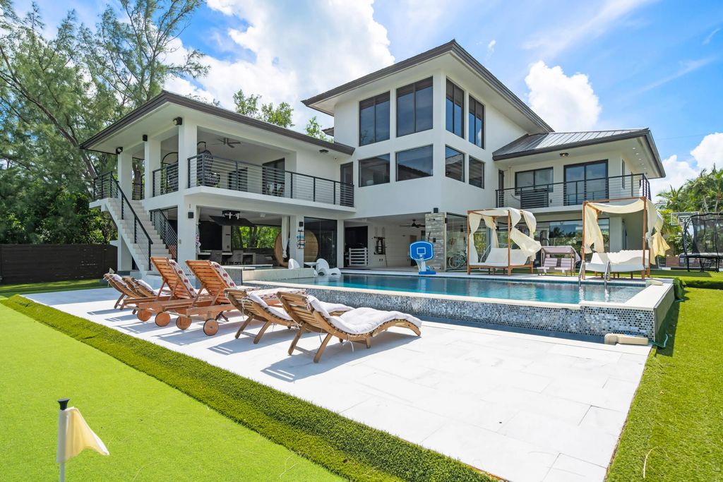 32 N Bounty Lane, Key Largo