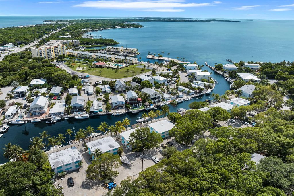 127 & 121 Monroe Drive 1-3, Plantation Key