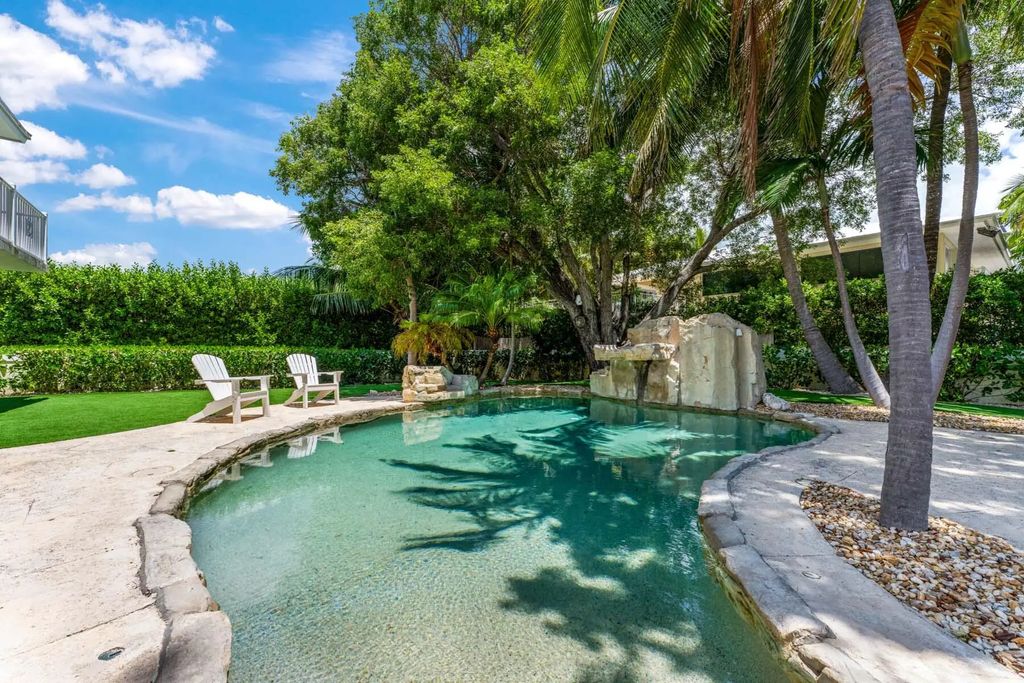 235 W Seaview Circle, Duck Key