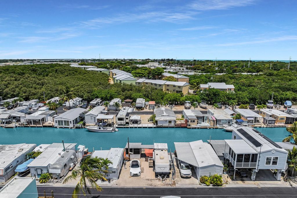6099 Overseas Highway 42e, Marathon