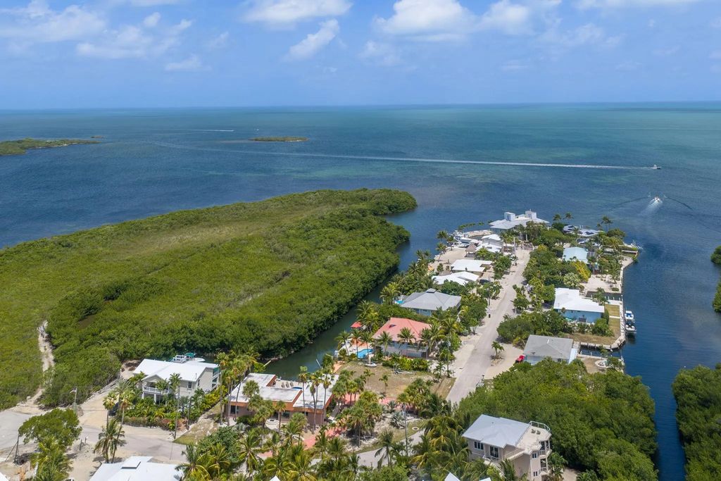555 70th Street Gulf, Marathon