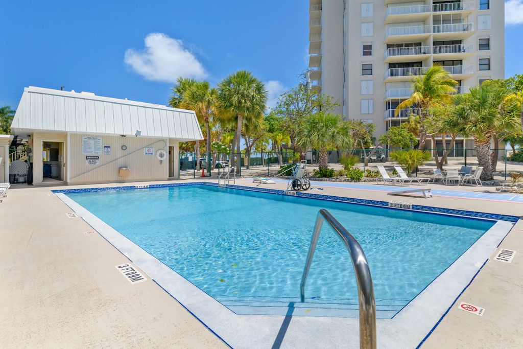 2000 Coco Plum Drive 106, Marathon