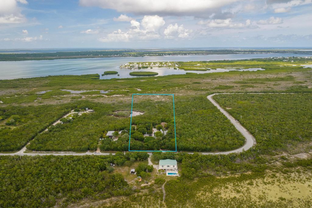 2231 Middle Torch Road, Middle Torch Key