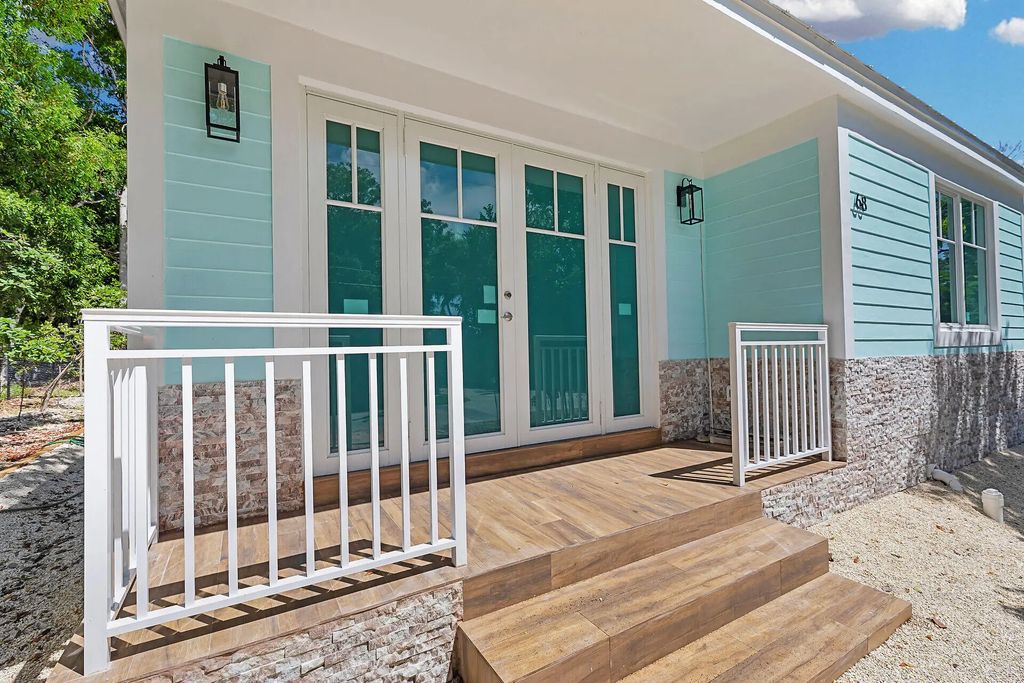 68 Coral Way, Key Largo