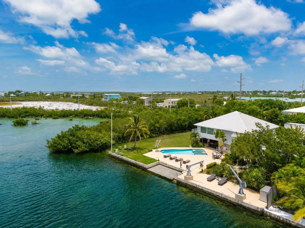 110 Avenue F, Big Coppitt