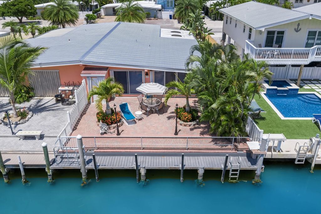 490 10th Street, Key Colony