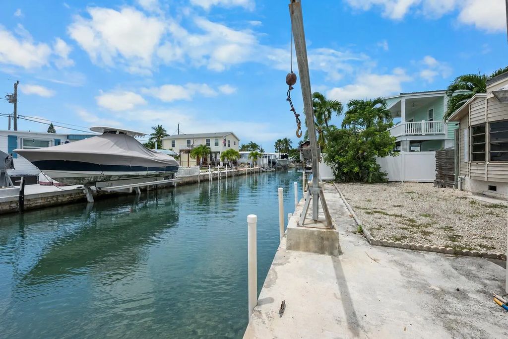 647 82nd Street Ocean Street, Marathon