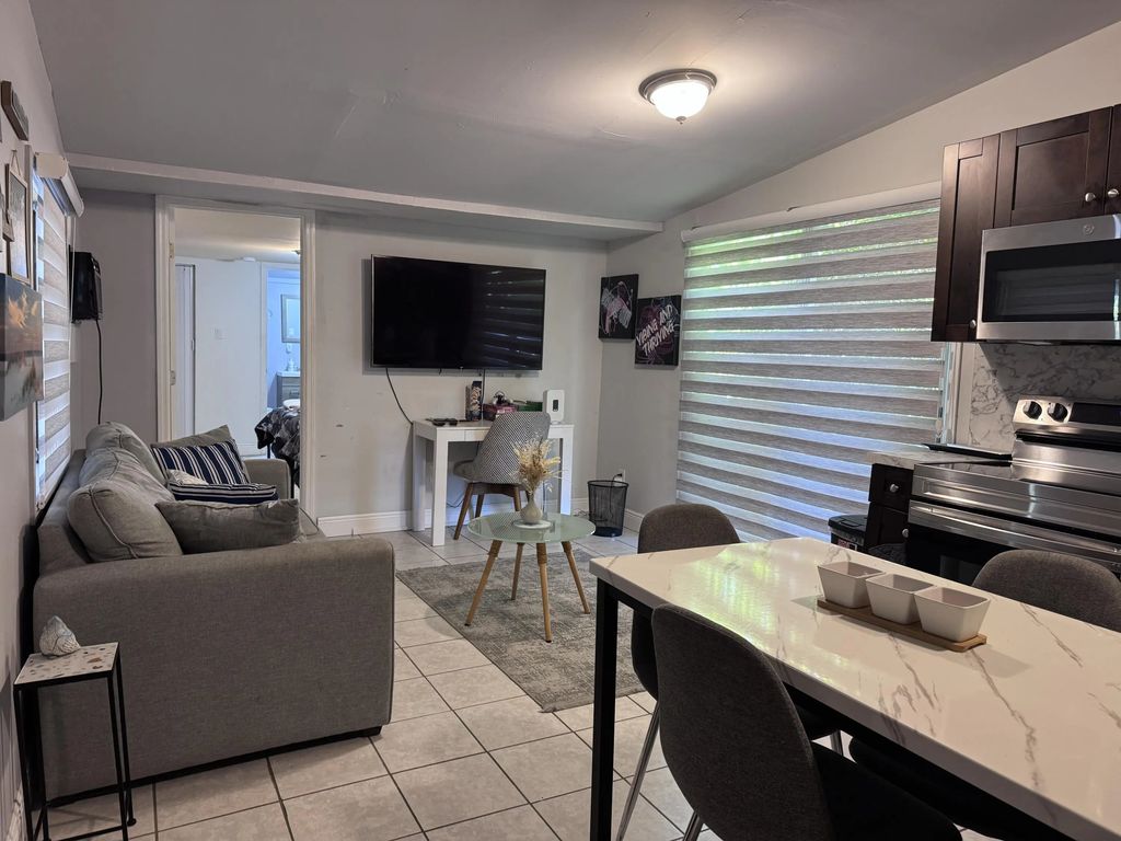 18 Rose Place, Key Largo