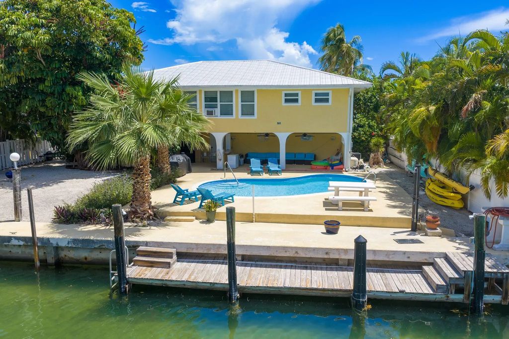 581 12th Street, Key Colony