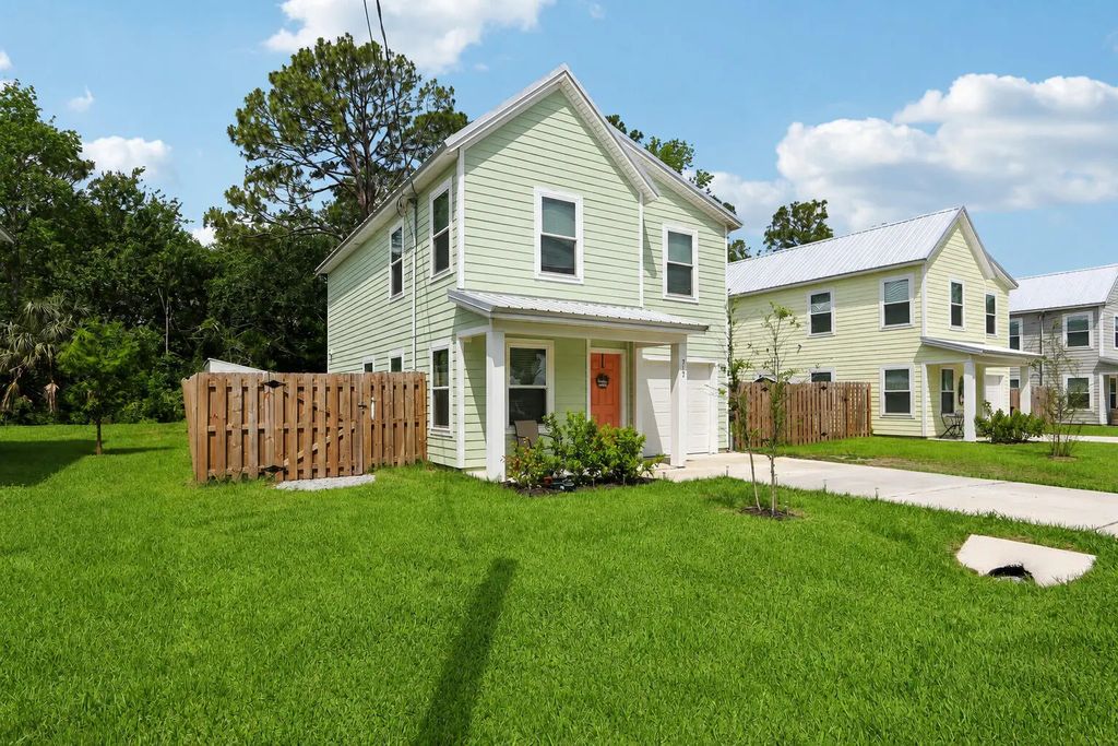 515 S Woodlawn Street, Other