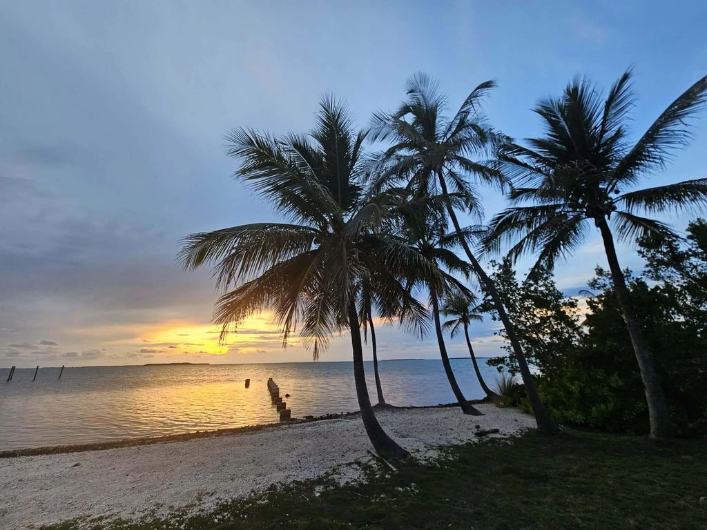 54 Sunset Road, Key Largo