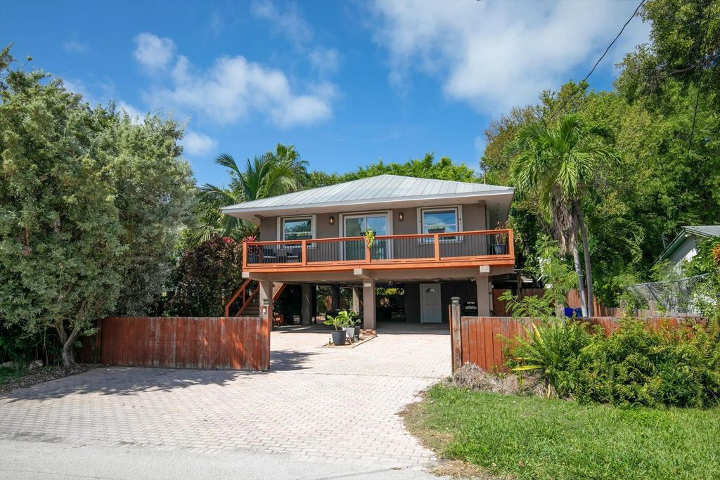 8 Cactus Drive, Big Coppitt