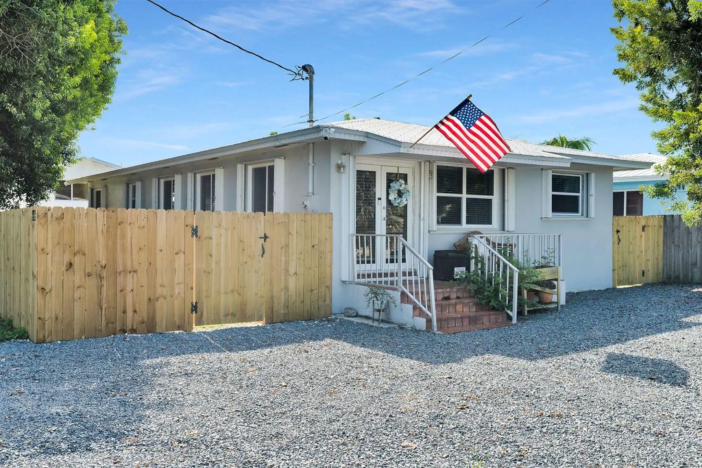 202 Hibiscus Street, Plantation Key