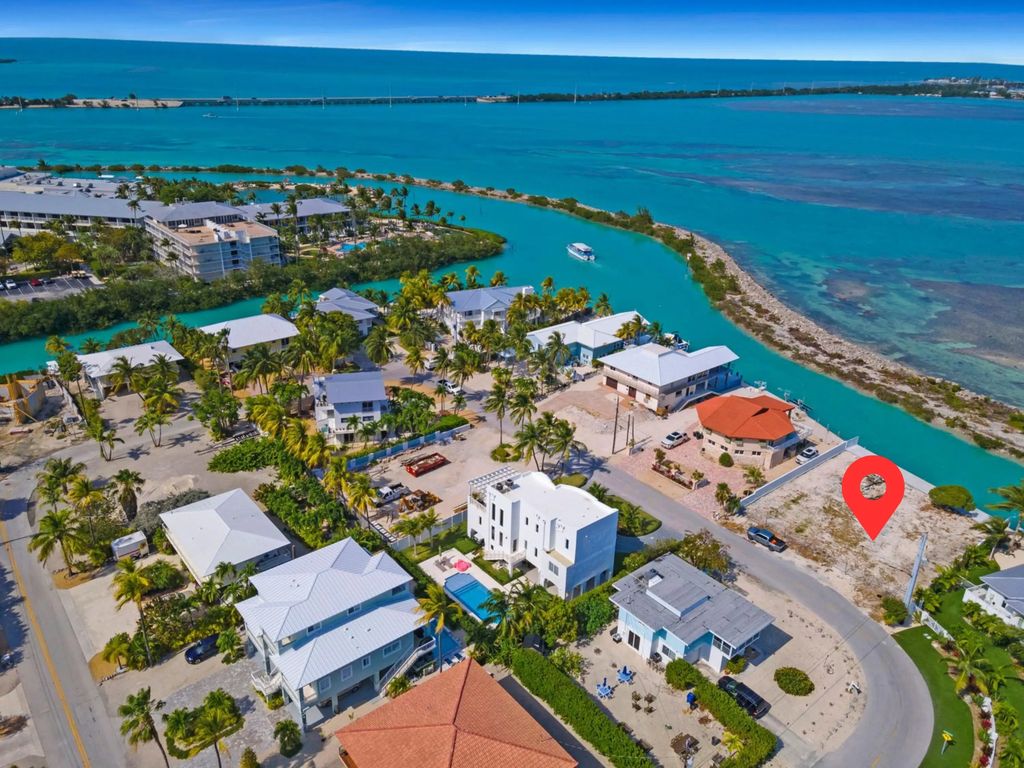 318 E Seaview Circle, Duck Key