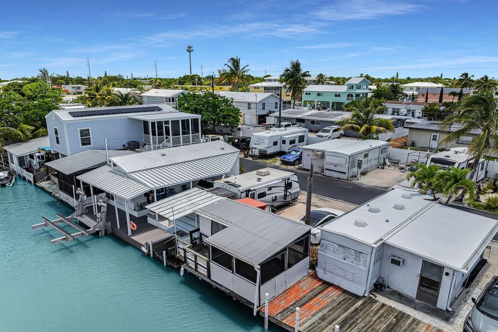 6099 Overseas Highway 42e, Marathon