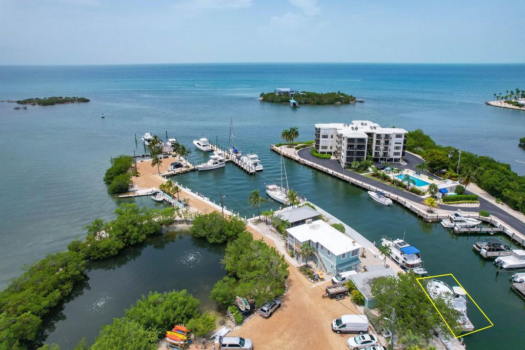 1466 Overseas Highway 2, Marathon