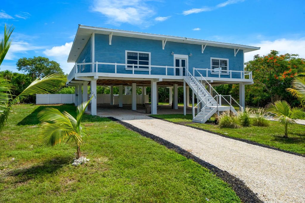 235 Tropical Avenue, Marathon