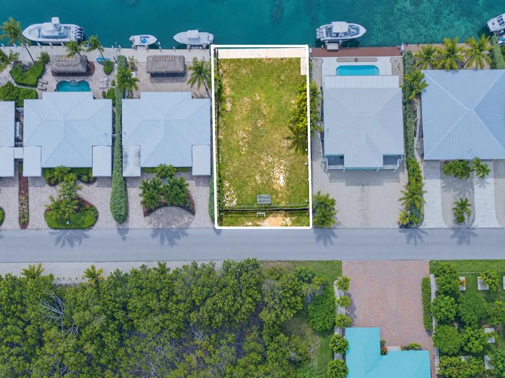 122 N Indies Drive, Duck Key