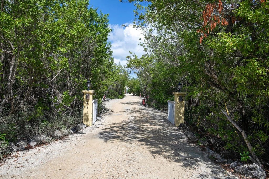481 E Shore Drive, Summerland Key