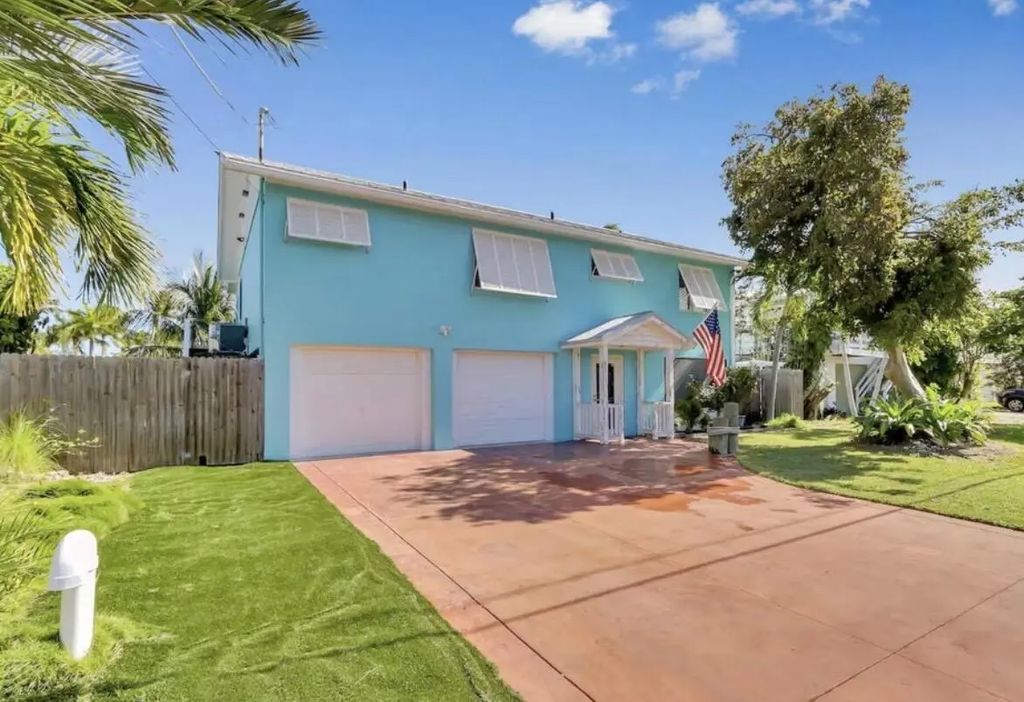 37 Blue Water Drive, Saddlebunch