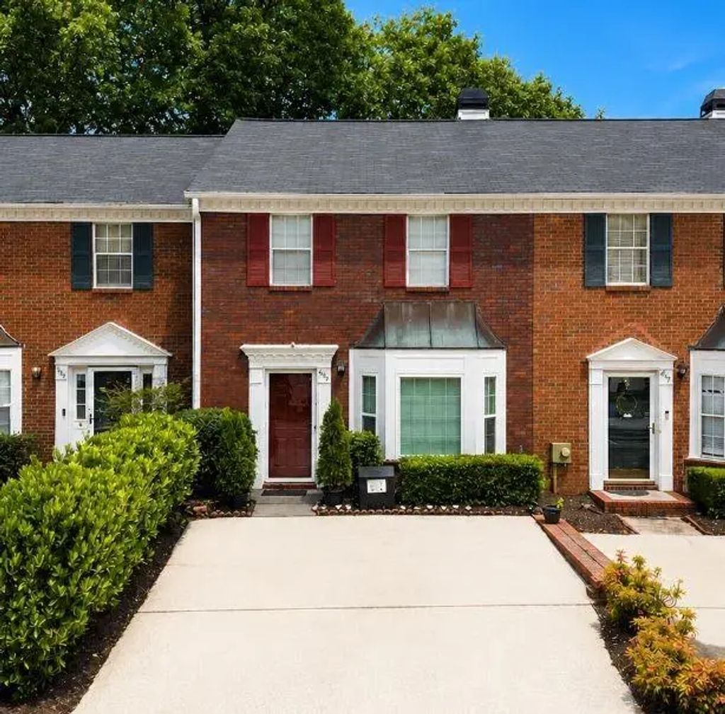 655 Anderson Walk, Marietta