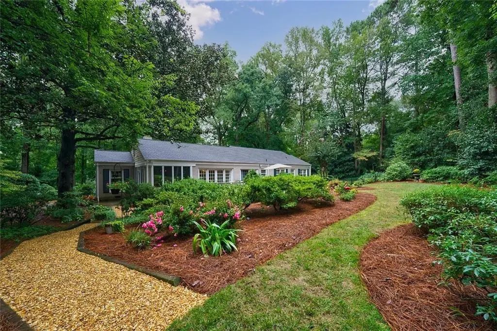 3952 Club Drive Ne, Atlanta