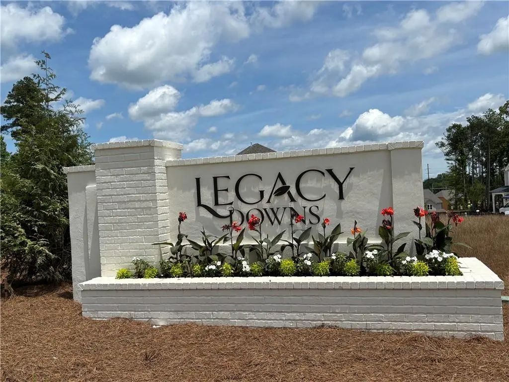 421 Edgewater Chase, Canton