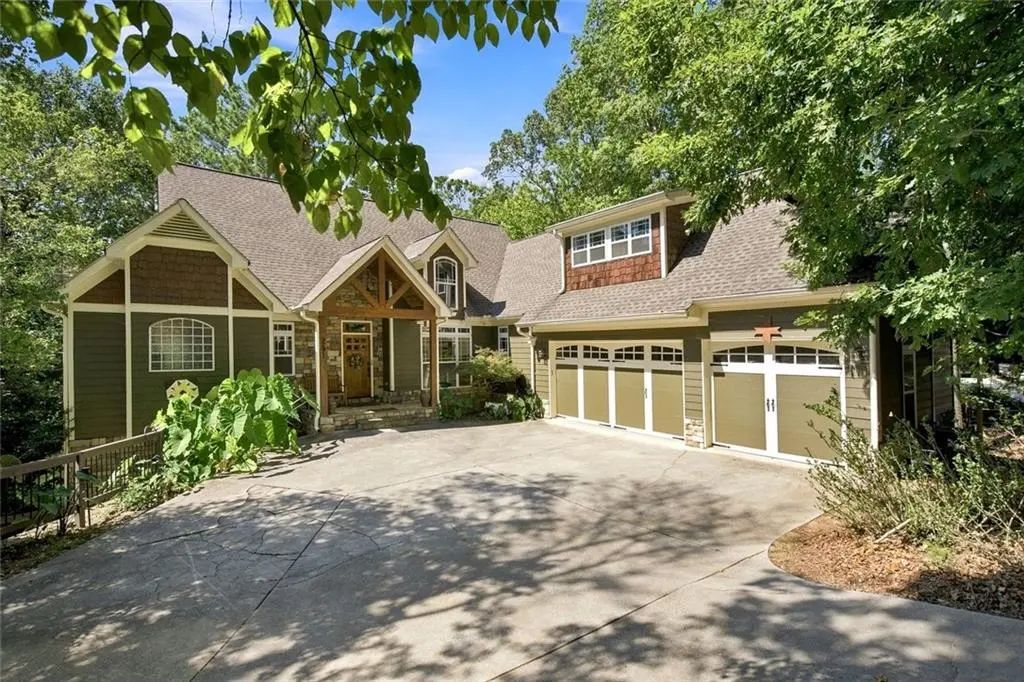 251 White Antelope Street, Waleska