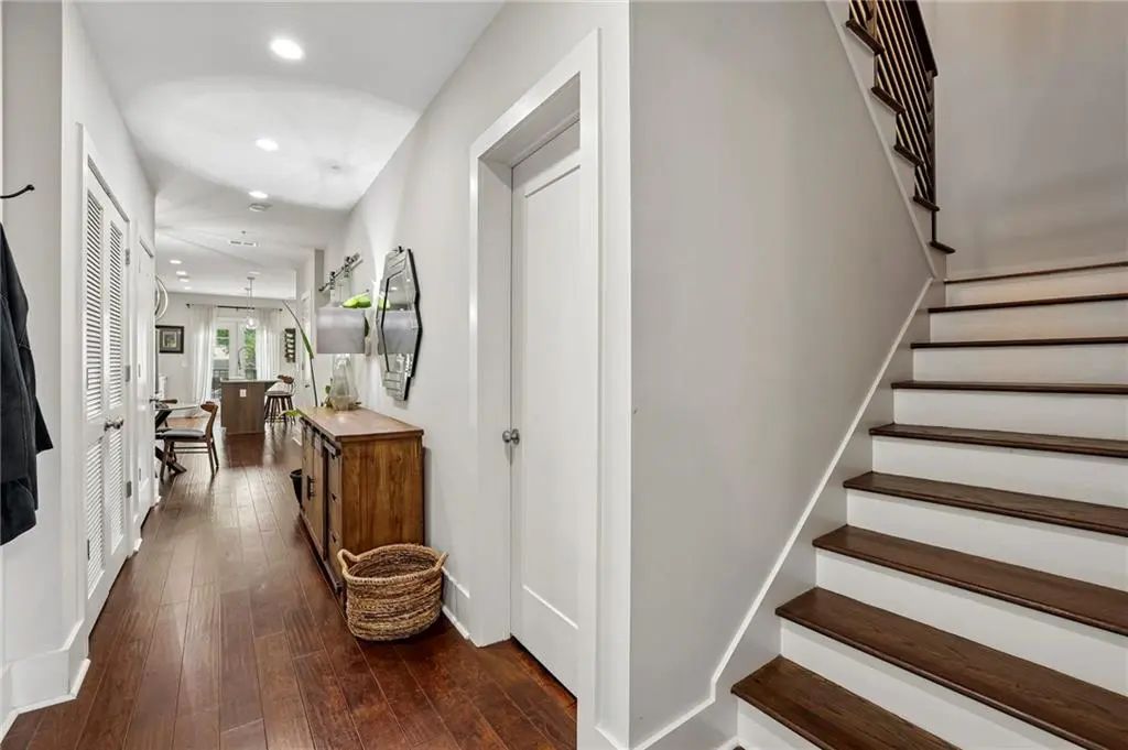 307 Canton Way, Roswell