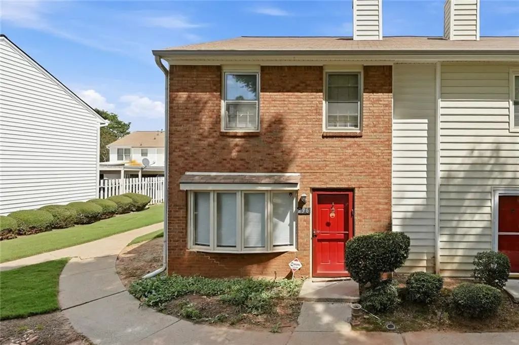 236 Mill Creek Place, Roswell