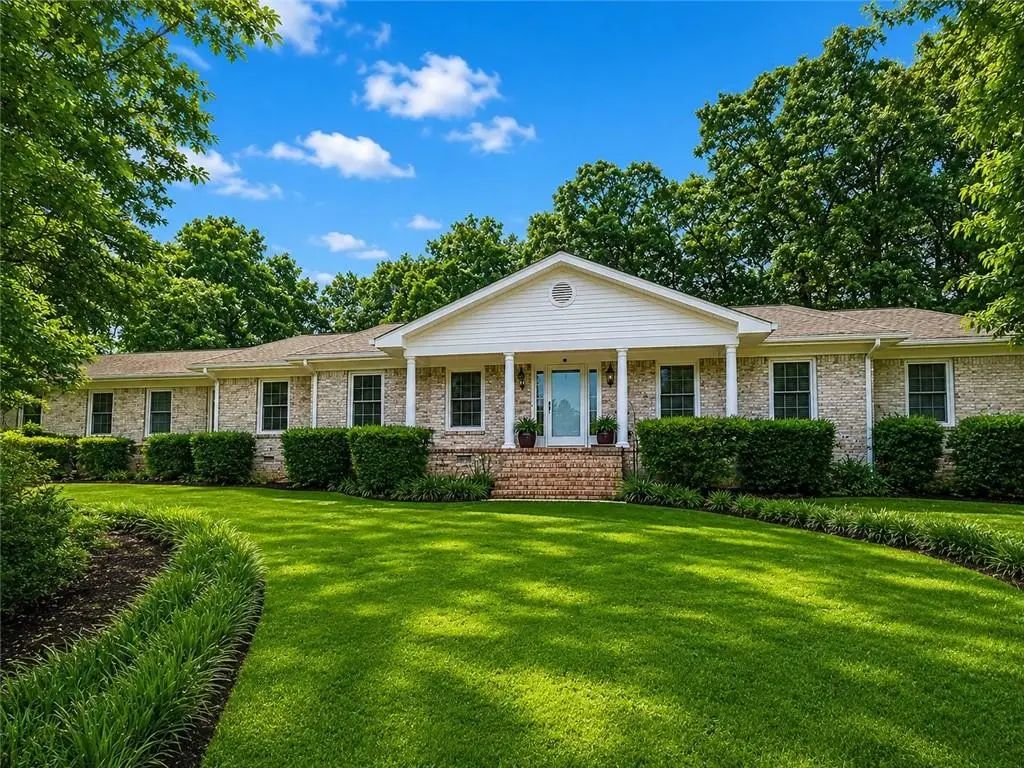 5045 Fox Forest, Lilburn