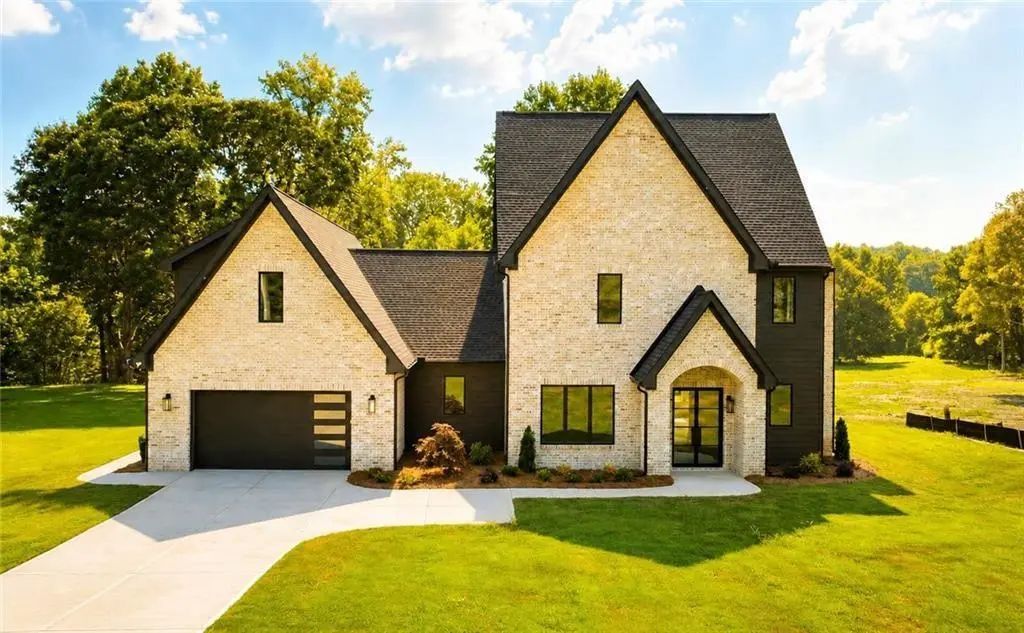 6218 Blackjack Road, Flowery Branch