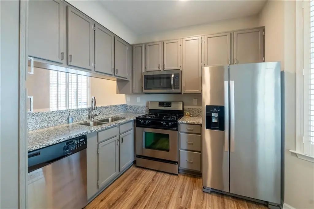 145 Victoria Way, Roswell