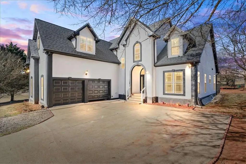 3955 Pucketts Road, Snellville